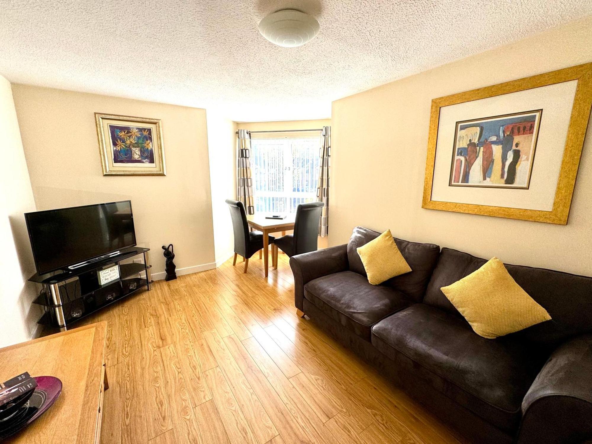 Castle Gait, First Floor Apartment Пейзли Екстериор снимка