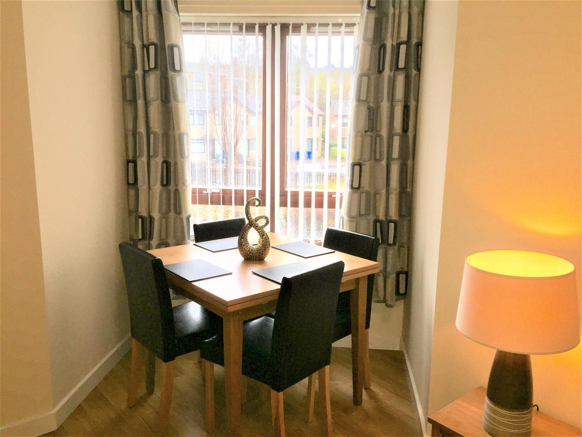 Castle Gait, First Floor Apartment Пейзли Екстериор снимка